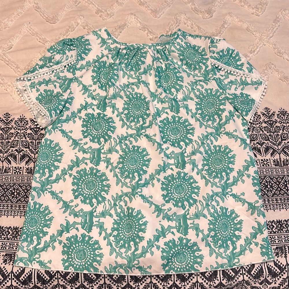 Green floral print top